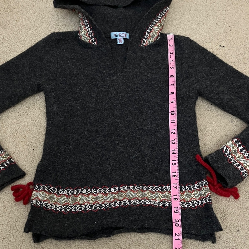 100% Wool Hooded Sweater, thumb holes, side slits, embroidered, xs/s, BDG UO - Picture 2 of 7